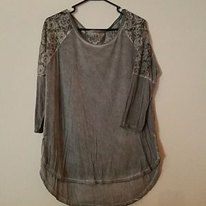 3/4 sleeved t-shirt